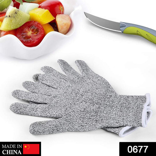 Cut-proof safety gloves for kitchen or industrial use.